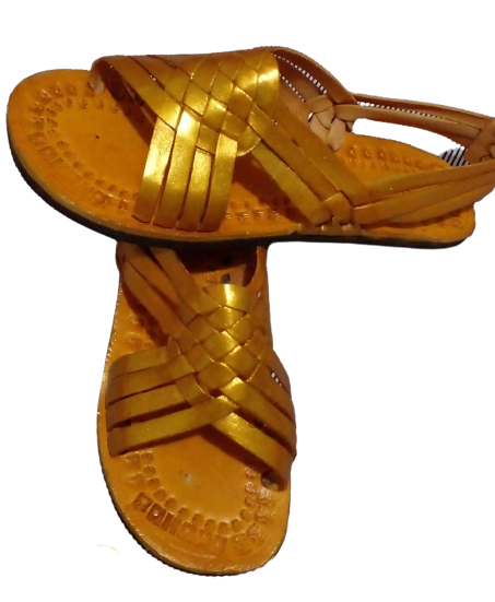 Sandalia dorada tipo cutarra